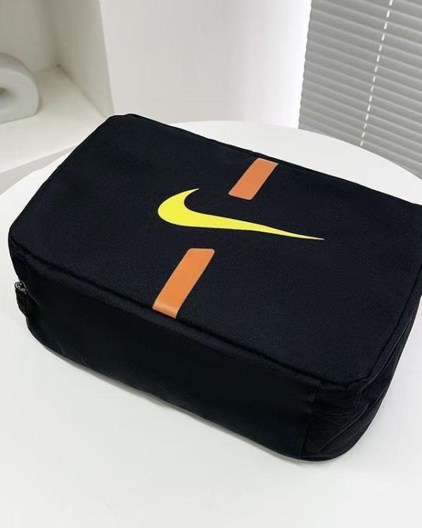 sac à chaussures nike shoebox bag – boîte à baskets transportable – noir/blanc