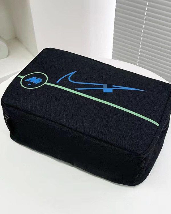 sac à chaussures nike mercurial – sacoche de transport crampons – noir/bleu/volt