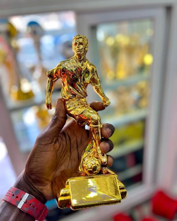 trophée de football doré personnalisable modèle meilleur buteur dakar