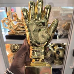 trophée gant d’or design moderne récompense gardien de but dakar