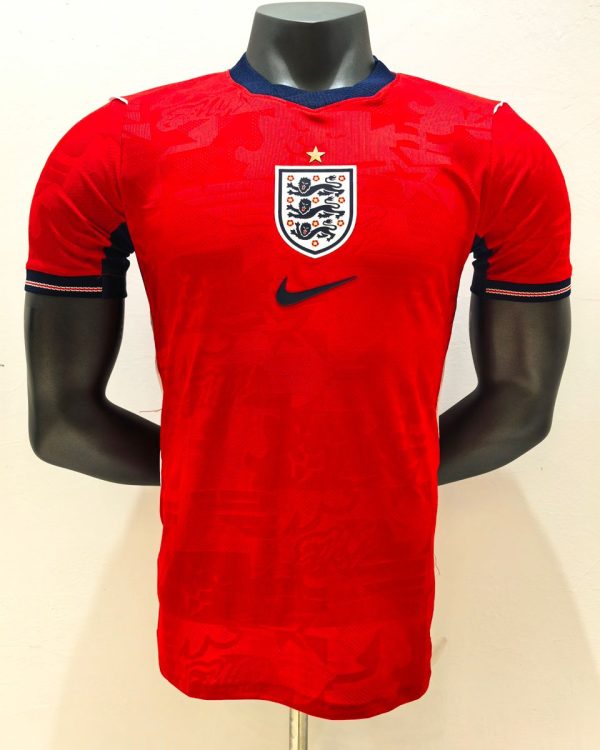 soutenez les bleus avec élégance ! le nouveau maillot extérieur de l'Équipe de france pour la coupe du monde 2026 est arrivé. ce modèle nike, arborant un coloris "menthe glacée" inédit et des détails tricolores, est conçu pour les supporters les plus exigeants au sénégal. Équipé de la technologie dri fit adv, il offre une légèreté et une fraîcheur incomparables, même sous le soleil de dakar. design : Écusson fff doré avec les deux étoiles, détails bleu blanc rouge aux manches. technologie : tissu technique respirant (version player/authentic). livraison : rapide sur dakar, pikine, guédiawaye et partout au sénégal. description longue (détails & seo) l'Élégance française pour 2026 découvrez le maillot extérieur france 2026, une pièce unique qui allie modernité et tradition. son coloris clair et épuré est rehaussé par le célèbre coq gaulois doré, symbole de fierté et de victoire. ce kit est celui que porteront kylian mbappé et ses coéquipiers lors de la conquête du titre mondial. confort absolu et performance (optimisé pour le sénégal) parfait pour les températures chaudes de l'afrique de l'ouest, ce maillot haut de gamme garantit : aération maximale : les zones de ventilation stratégiques permettent une circulation d'air continue. coupe athlétique : une coupe ajustée (slim fit) pour un look professionnel sur le terrain ou en ville. détails premium : logos thermocollés ultra légers et finitions tricolores sur les bords de manches pour une touche de classe supplémentaire. pourquoi acheter chez [nom de votre boutique] ? nous sommes leader de la vente de maillots de football au sénégal. nous vous garantissons un produit de qualité supérieure avec la possibilité de vérifier votre colis à la livraison partout à dakar. fiche technique Équipe : france (fff) type : extérieur (away) saison : world cup 2026 technologie : dri fit adv / aero fit couleur : menthe claire / or / tricolore publicité whatsapp / instagram (dakar) 🇫🇷 allez les bleus ! le nouveau maillot extÉrieur 2026 est lÀ ! ⚽ un style frais et épuré pour supporter la france lors de la prochaine coupe du monde. qualité version joueur disponible dès maintenant à dakar ! ✨ Écusson doré 2 étoiles 🧊 tissu ultra frais dri fit adv 🚚 livraison express au sénégal 💰 prix : [votre prix] fcfa 📲 envoyez un message pour commander : [votre numéro] soyez le premier à le porter dans les rues de dakar ! souhaitez vous que je prépare également une fiche pour le maillot domicile bleu classique de la france ?